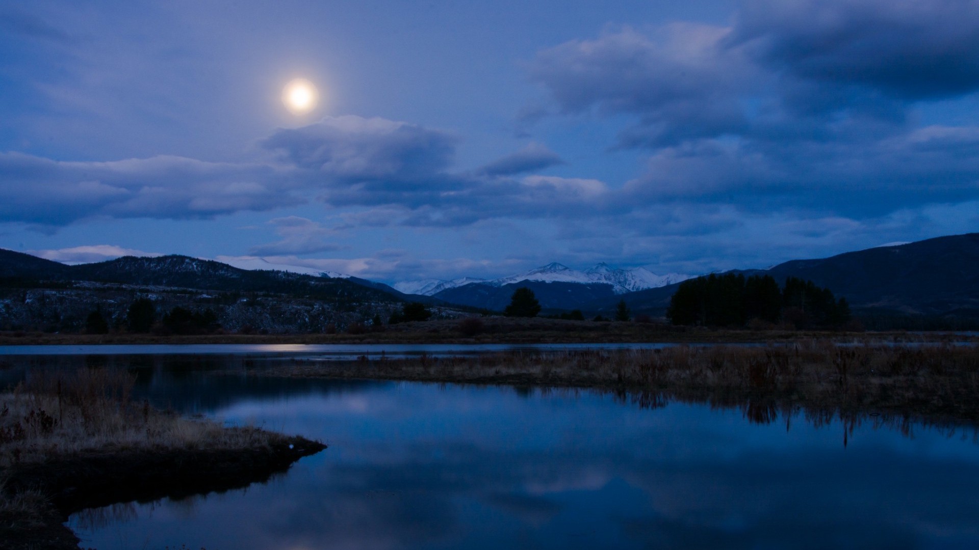 Night, river, lake, mountains, sky | picture, photo, desktop wallpaper.