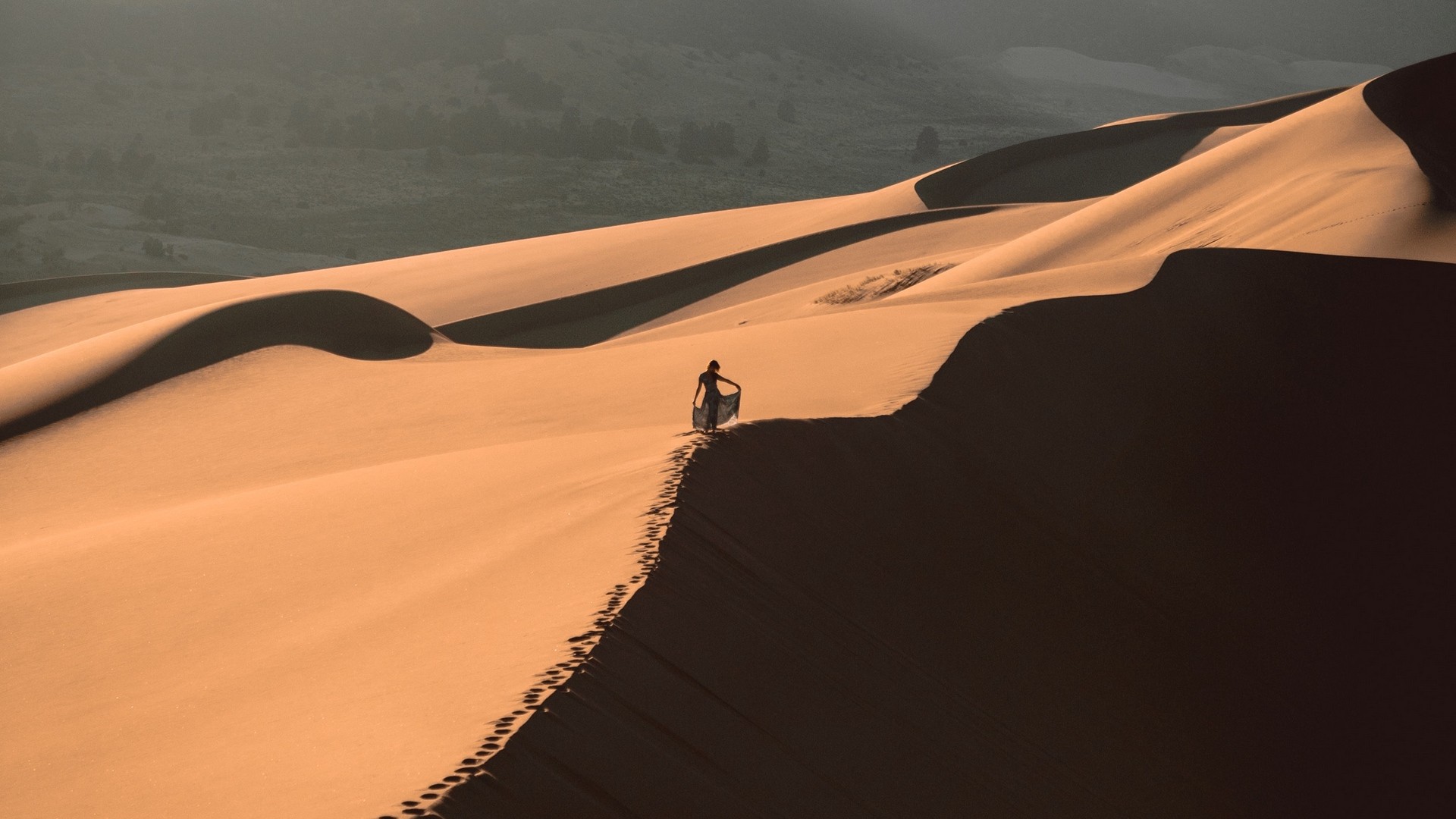 Desert, sand, dune, man, footprints | picture, photo, desktop wallpaper.