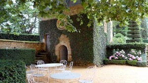 courtyard, chairs, table, forged, ivy, arch, stone