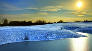 Germany, Ediger-Eller, lake, the sun, light, snow, winter