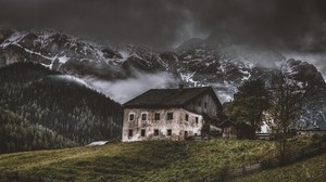 mountains, the house, old, solitude, grass, fencing, fog