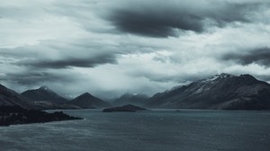 montagne, il lago, il cielo, nuvoloso