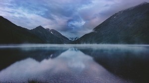 山、湖、霧、雲、アルタイ、ロシア