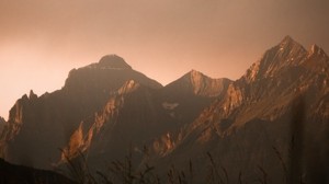 山、峰、霧、雲、夕暮れ