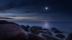 石头，大海，夜晚，月亮，灯光