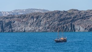 Schiff, Meer, Felsen