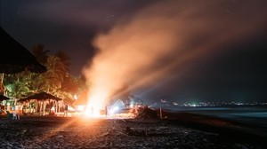 bonfire, beach, night, starry sky, smoke, palm trees, bright