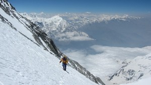 滑雪者山雪