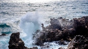 海，石头，波浪，冲浪