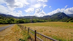 cercado, hierba, cielo, nubes