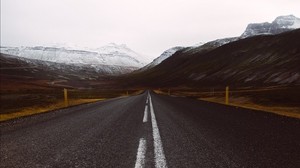 marcado, camino, asfalto, montañas, cielo