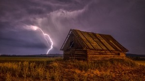 die Scheune, der Blitz, der Himmel, die Wolken