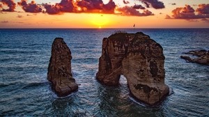 劳什，贝鲁特，黎巴嫩，大海，日落的悬崖