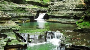 cascata, erba, pietre, sfondo