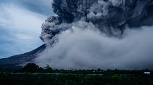 火山爆发爆炸